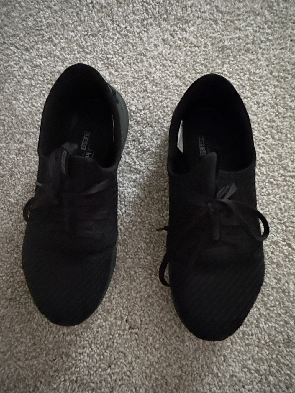 New Balance woman Black Knit Athletic Sneakers